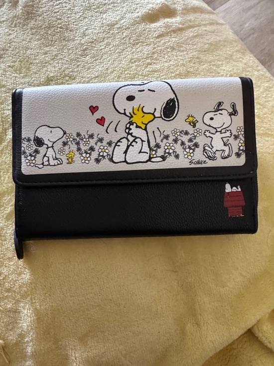 The Bradford Exchange Handbags - The Bradford Exchange Snoopy & Woodstock Black and White Trifold Wallet